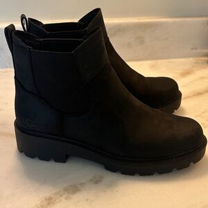 UGG Women's Classic Black Ankle Chelsea Booties